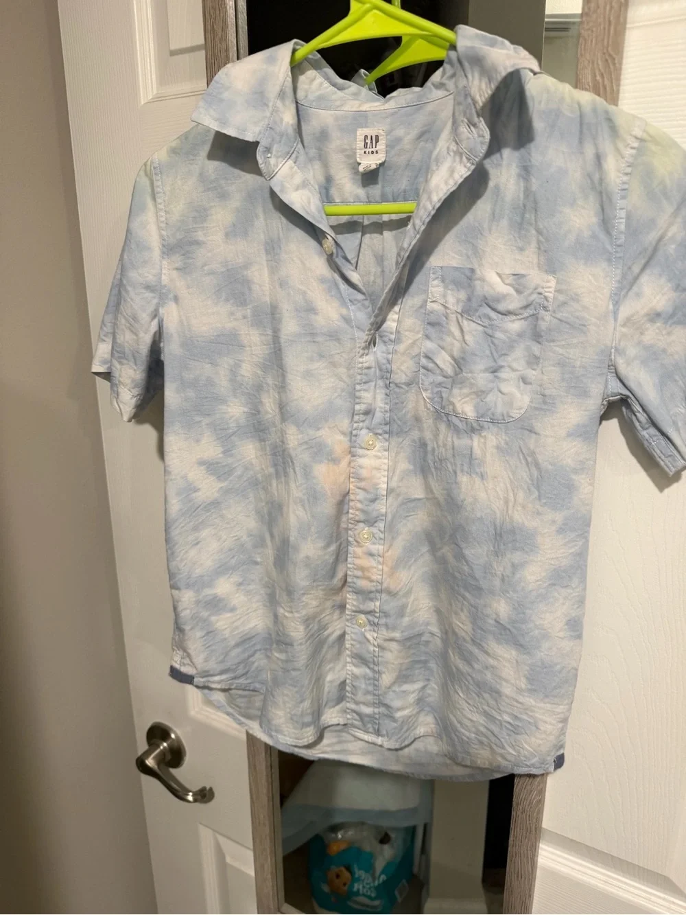 GAP Men's Short-Sleeve Cloud Wash Button-Down Shirt - Light Blue & White
